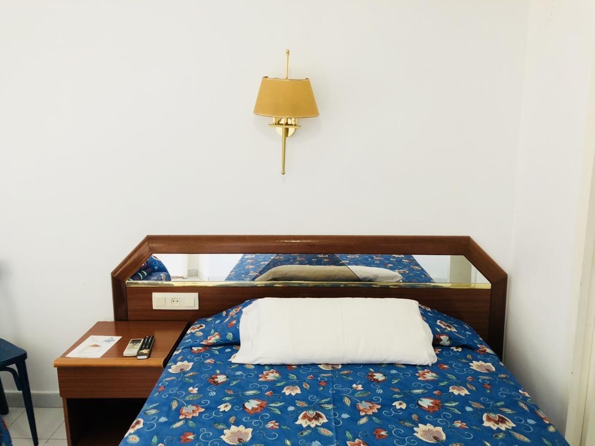 Hostal Univers Calella Eksteriør billede