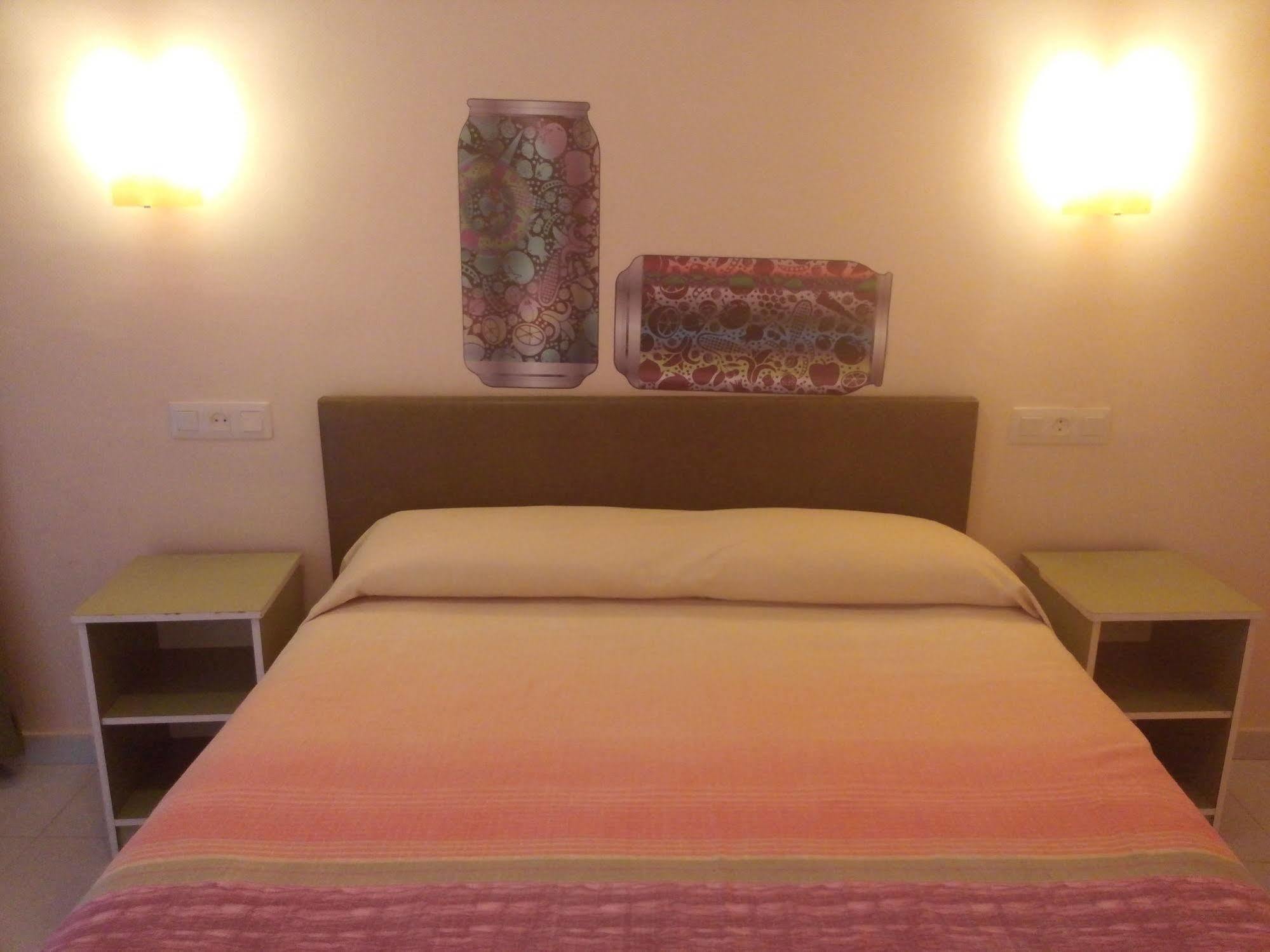 Hostal Univers Calella Eksteriør billede